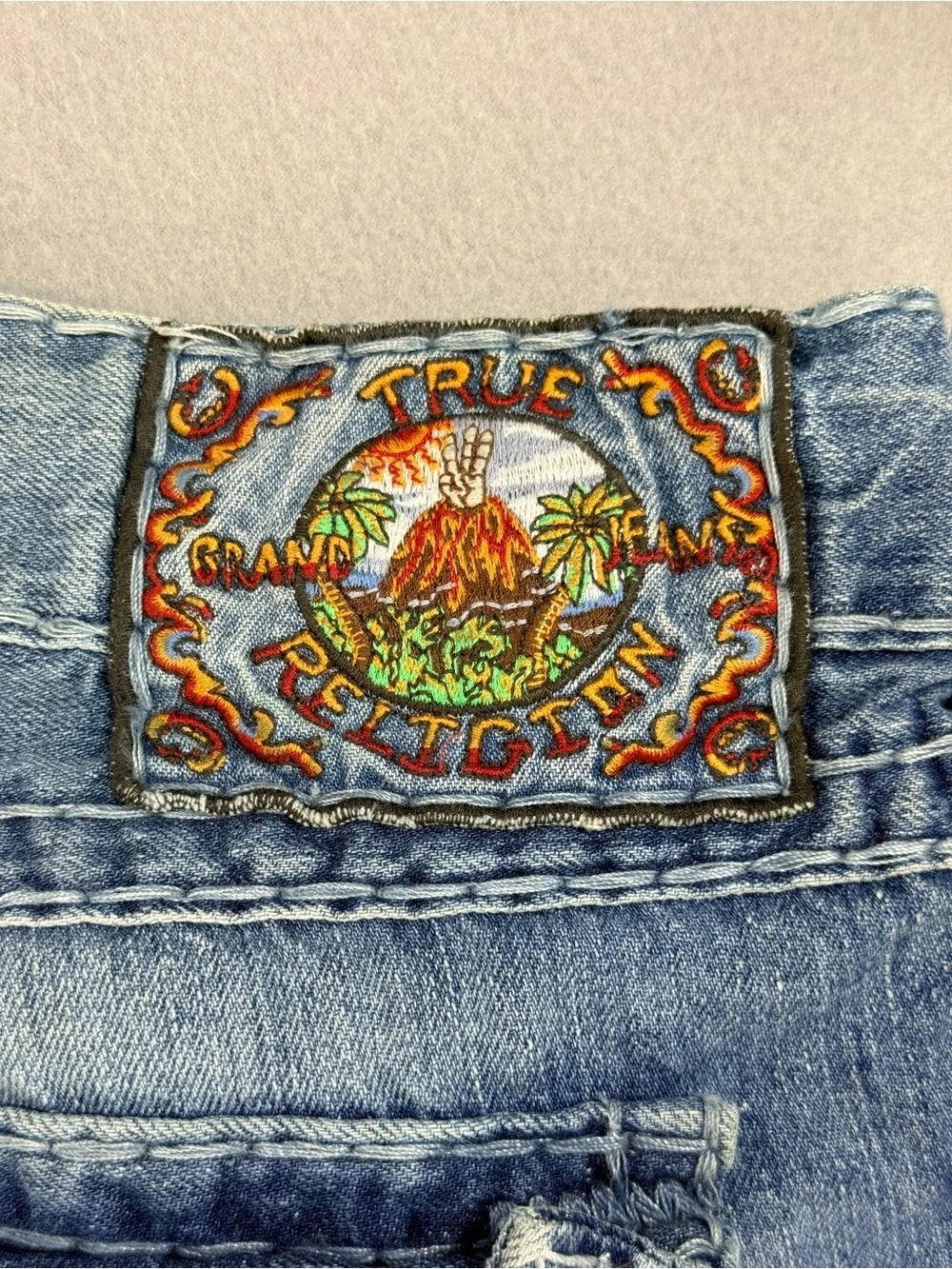 True Religion Ricky Buddha Volcano Mountain Peace relaxed blue Jeans vintage Y2K